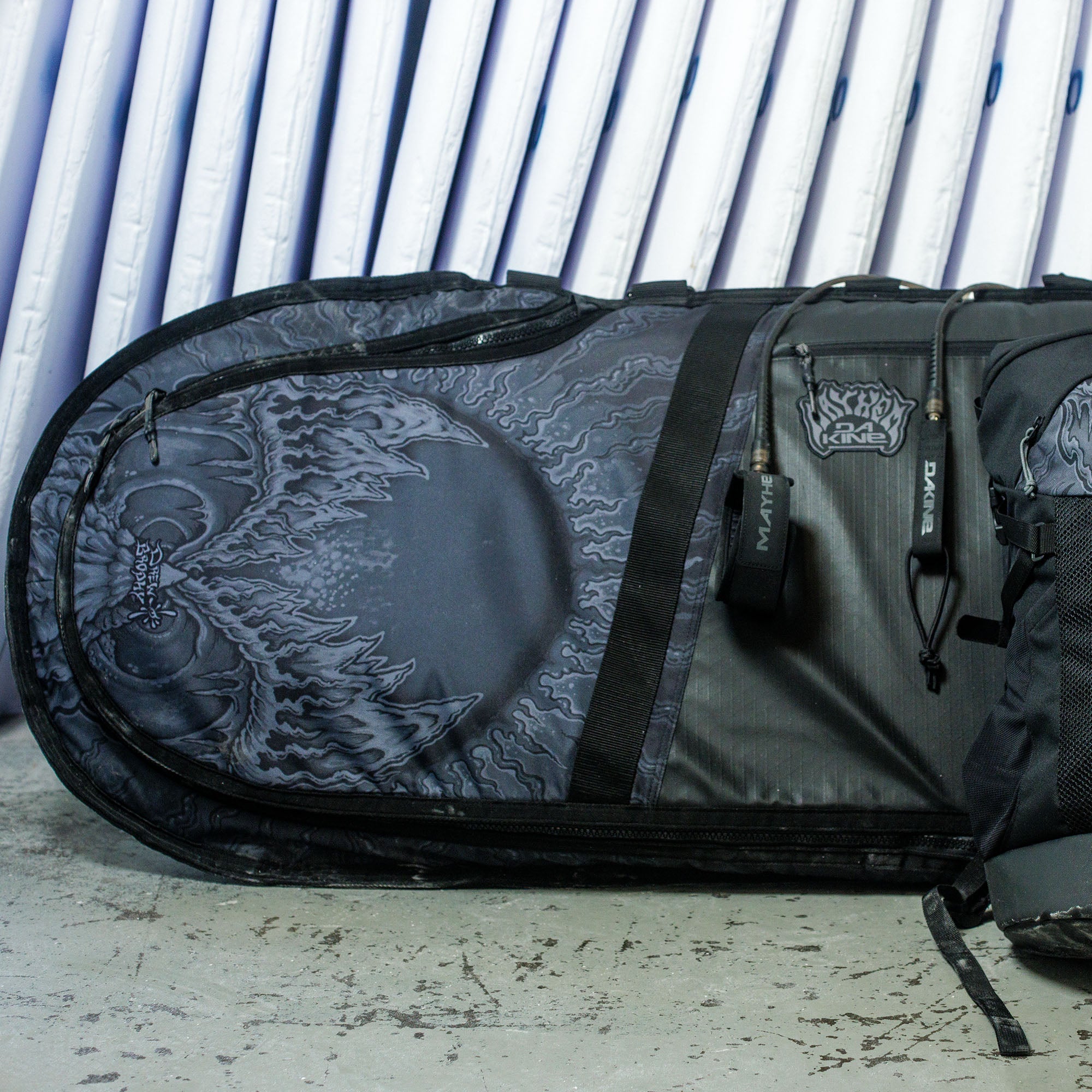 Daylight DLX Surfboard Bag Thruster X Mayhem - Mayhem Black
