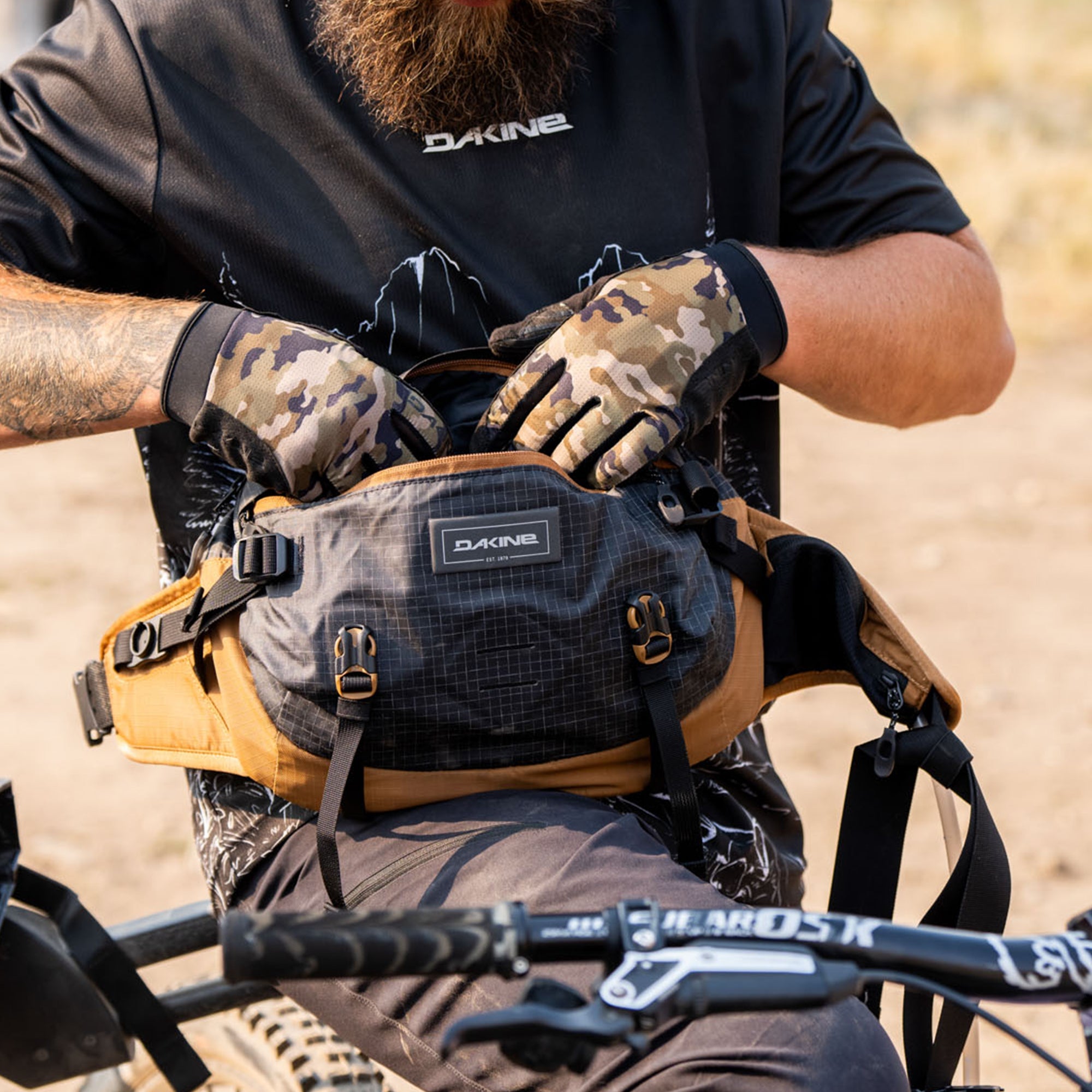 Seeker Hip Pack 6L - Black/Rubber