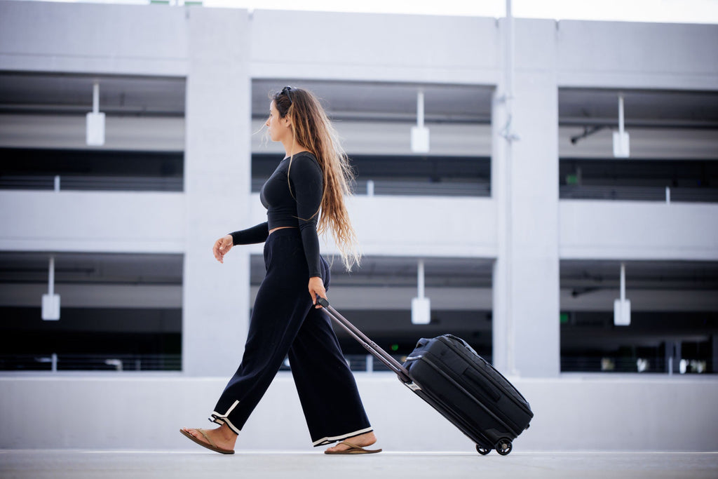 Split Carry On Roller Bag 42L+ - Black