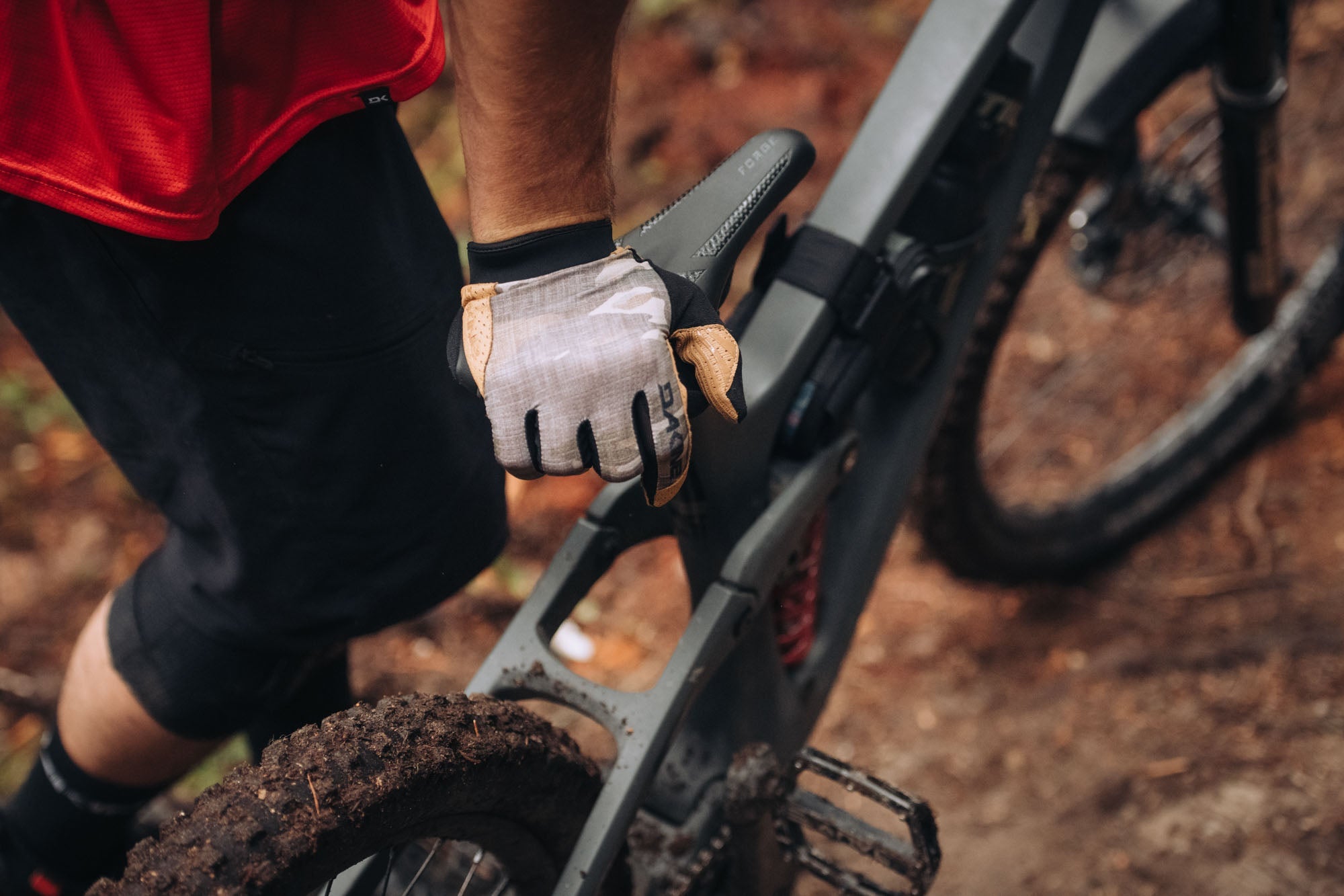 Vectra 2.0 Gloves - Red Tide